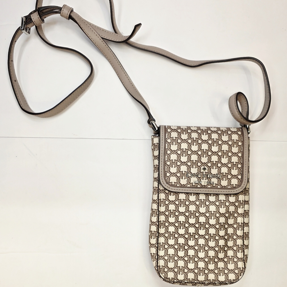 Kate Spade New York North-South Spade Link Designed Phone Crossbody